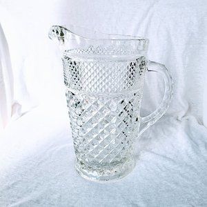 Anchor Hocking Wexford Pattern 64oz Pitcher w Elegant crisscross diamond